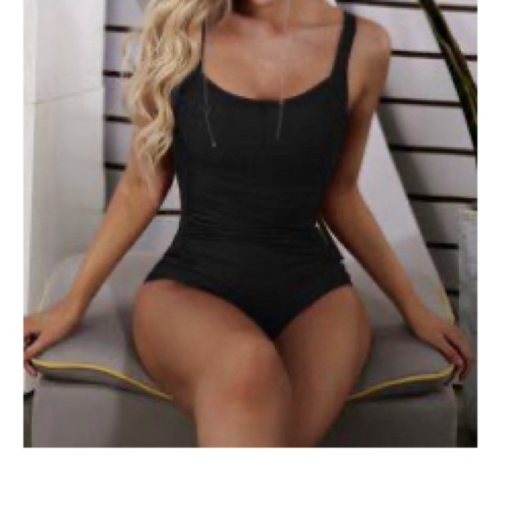 NWOT Black Ruched Front Swimsuit XL, fits L
